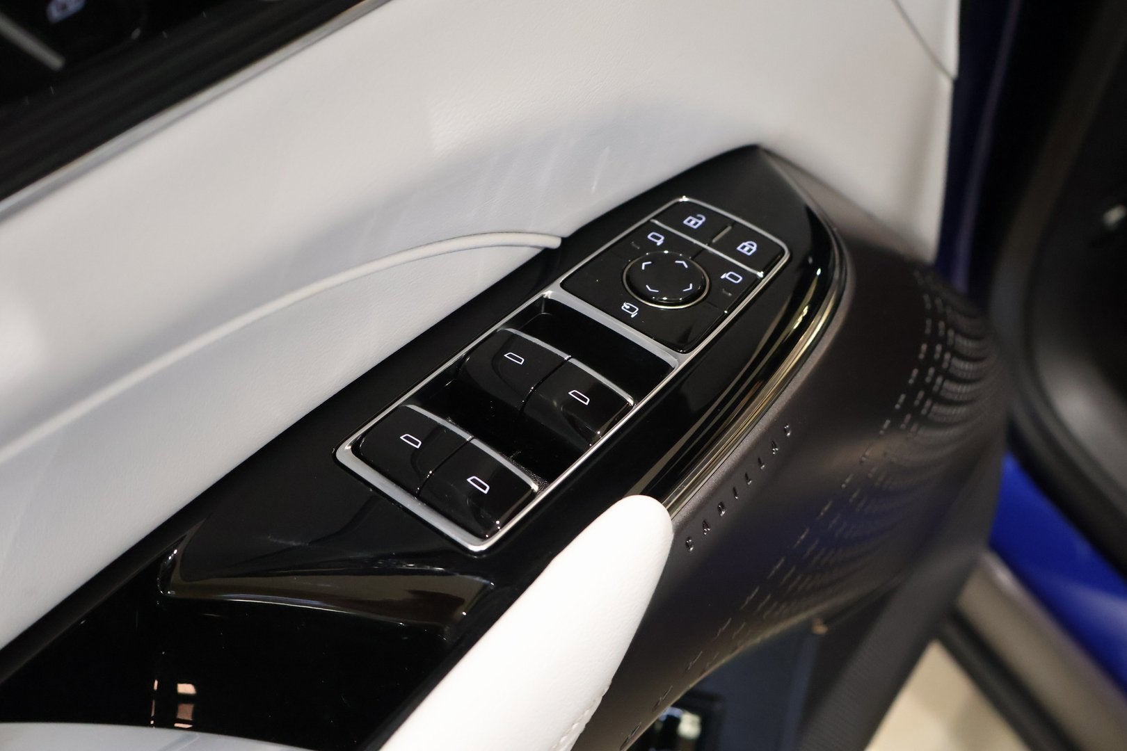 2025 Cadillac LYRIQ Sport 1