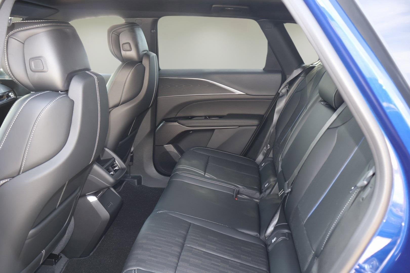 2025 Cadillac LYRIQ Sport 1