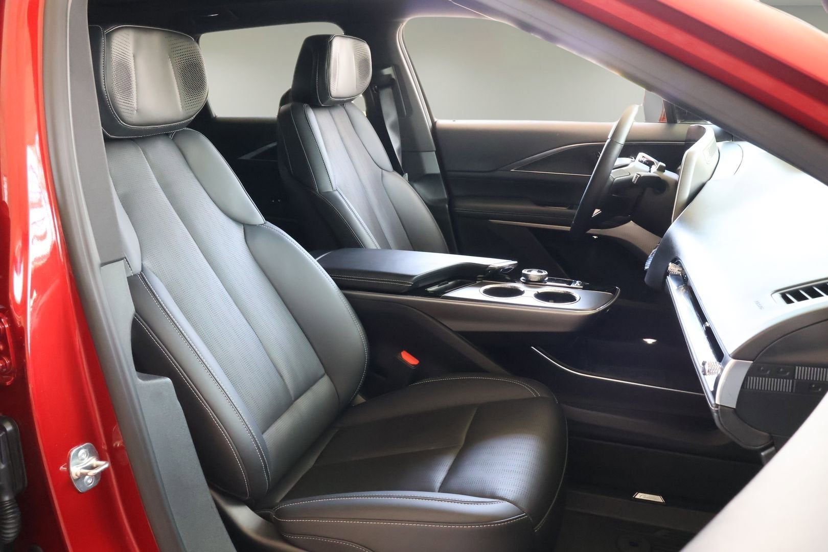 2024 Cadillac LYRIQ Sport 2