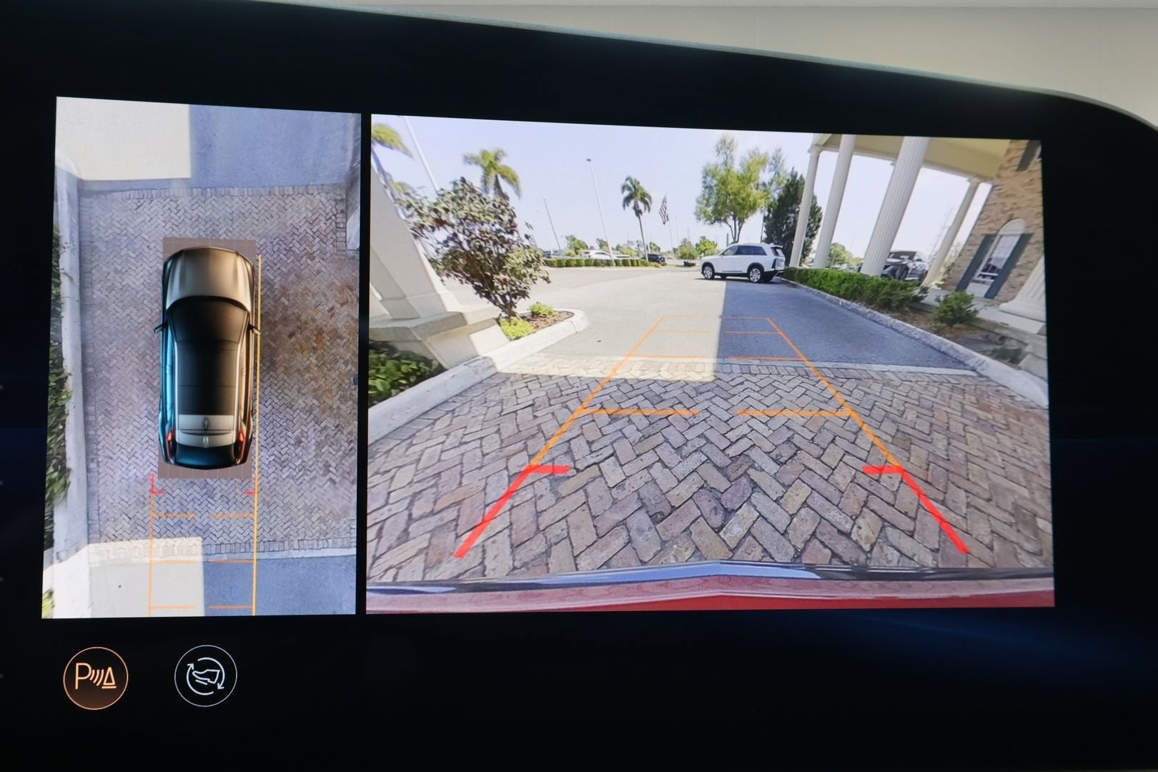 2024 Cadillac LYRIQ Sport 2