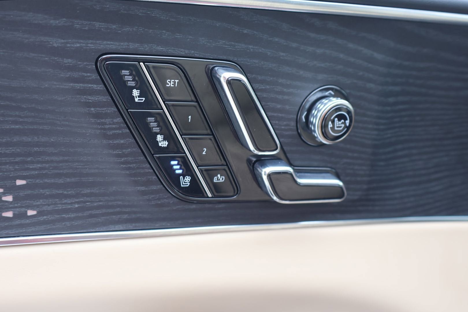 2024 Cadillac LYRIQ Sport 3
