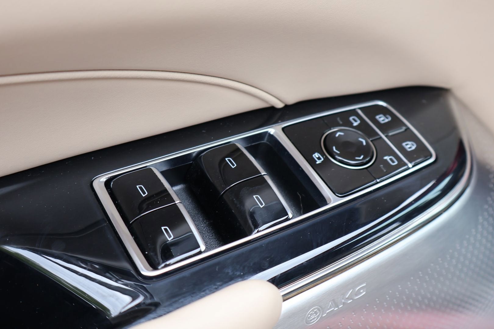 2024 Cadillac LYRIQ Sport 3