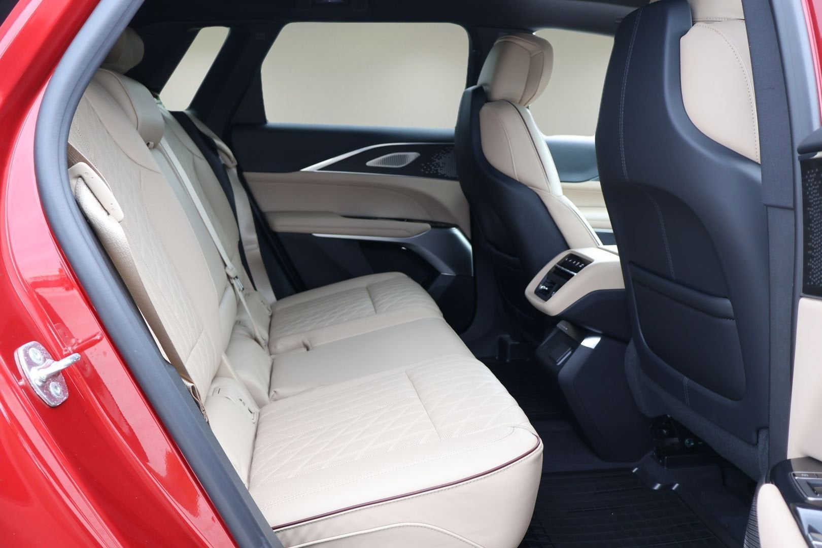 2024 Cadillac LYRIQ Sport 3