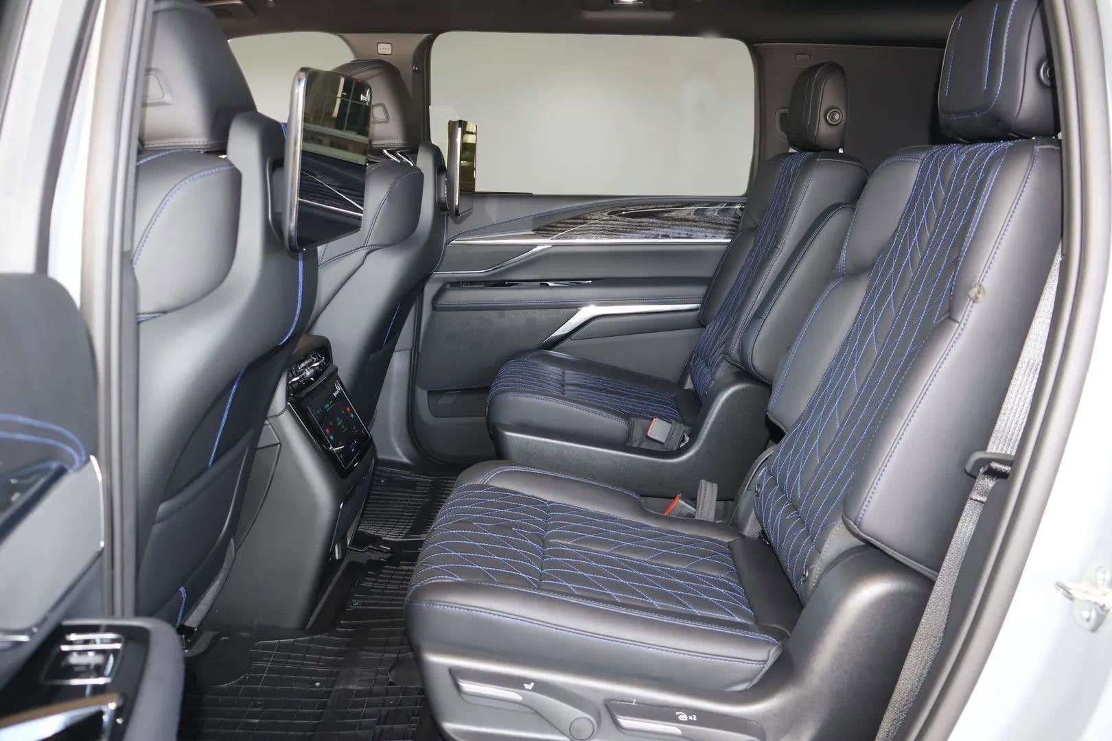 2026 Cadillac ESCALADE IQL Sport