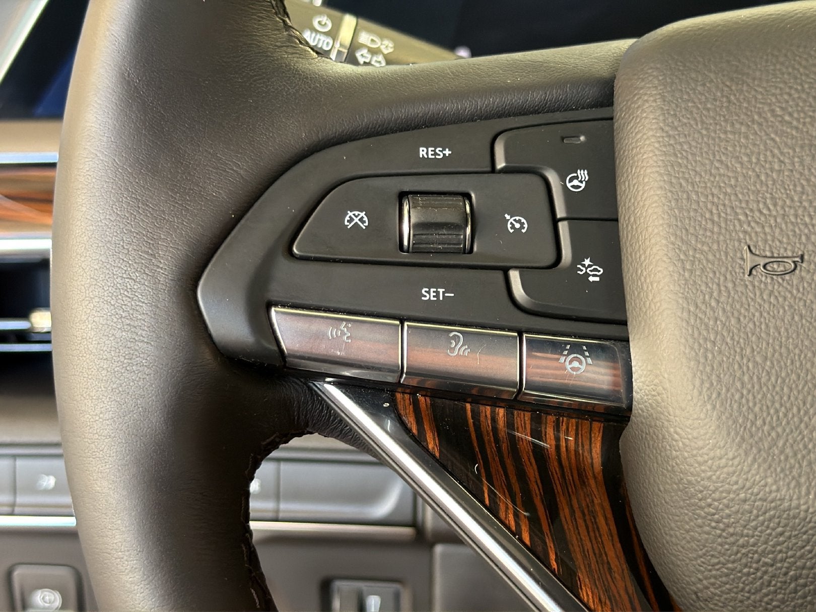 2023 Cadillac Escalade ESV 4WD Premium Luxury
