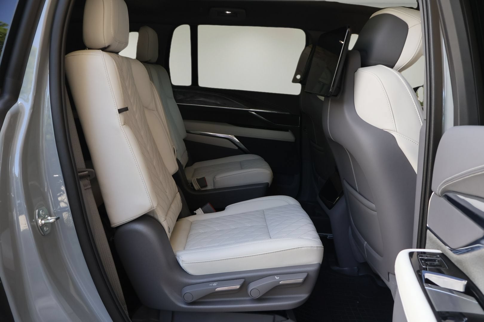 2026 Cadillac ESCALADE IQ Sport