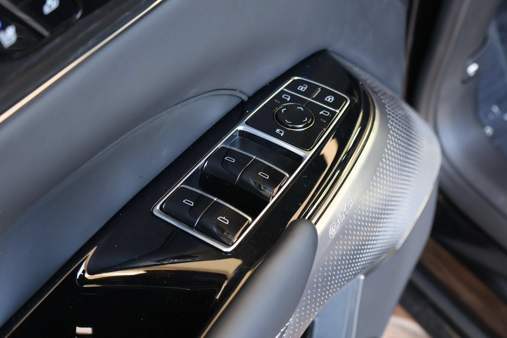 2026 Cadillac LYRIQ V Premium - Photo 10