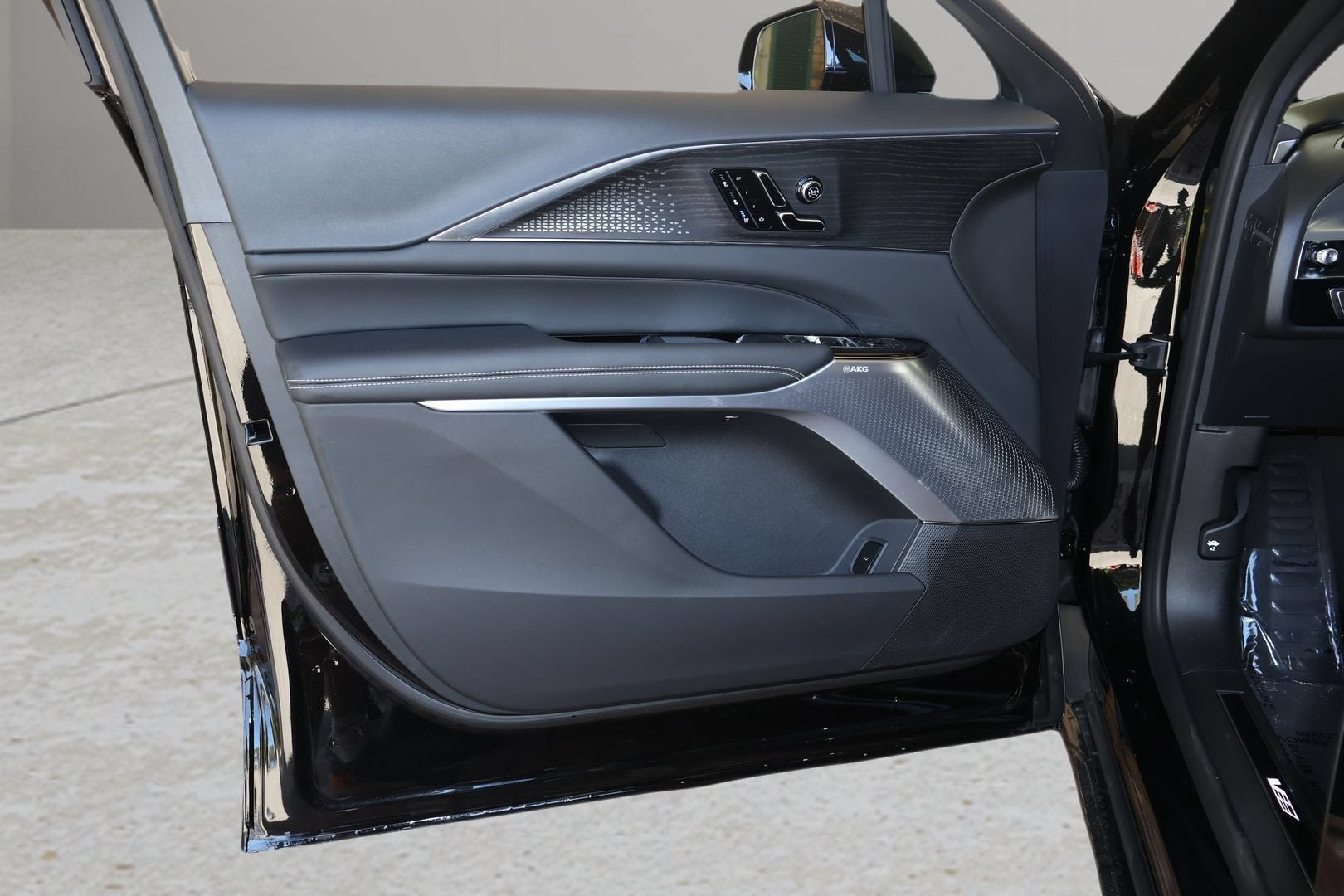 2026 Cadillac LYRIQ V Premium - Photo 9