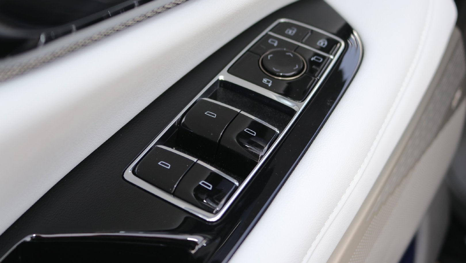 2027 Cadillac OPTIQ Luxury