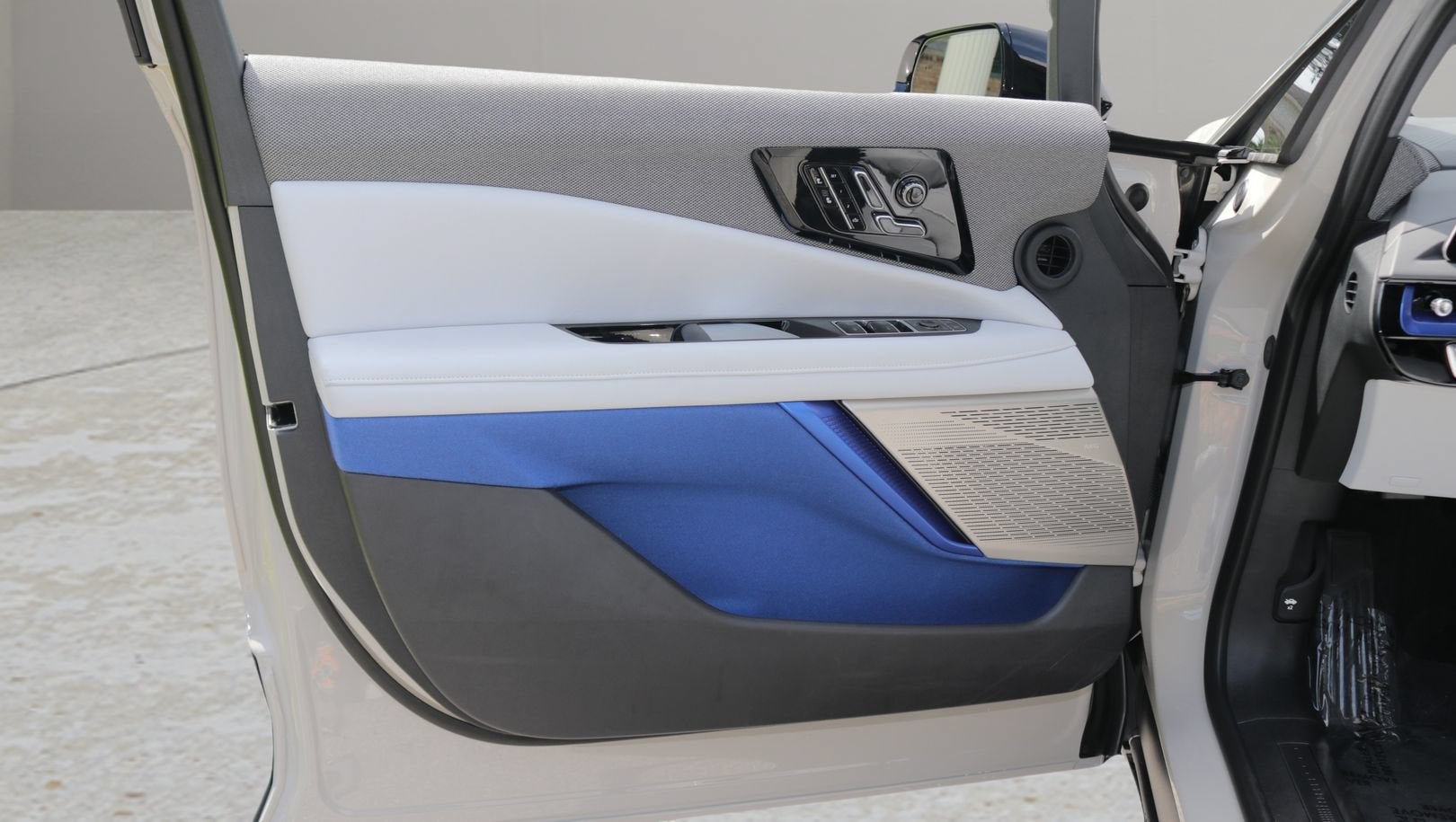 2027 Cadillac OPTIQ Luxury