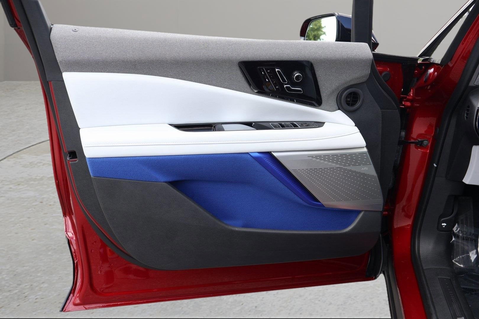 2025 Cadillac OPTIQ Luxury 1