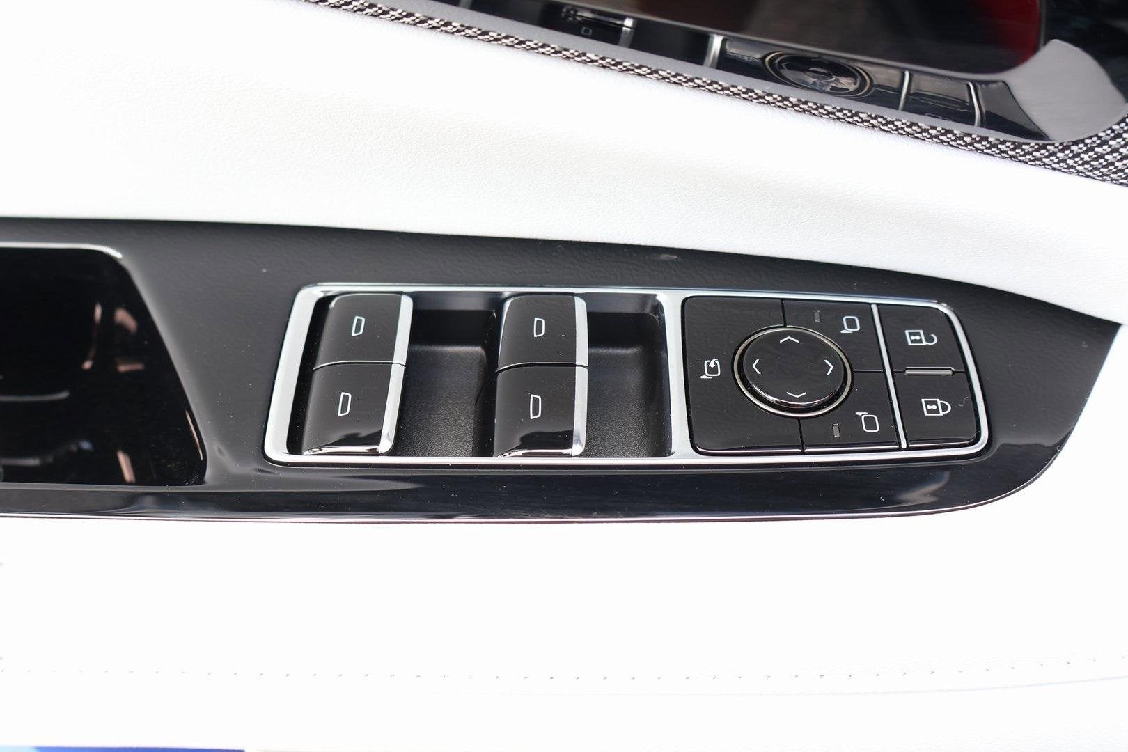 2025 Cadillac OPTIQ Luxury 1