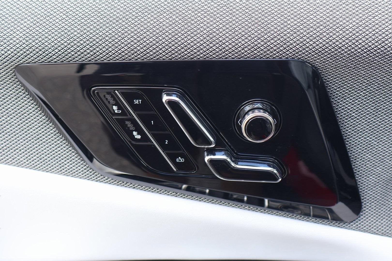 2025 Cadillac OPTIQ Luxury 1