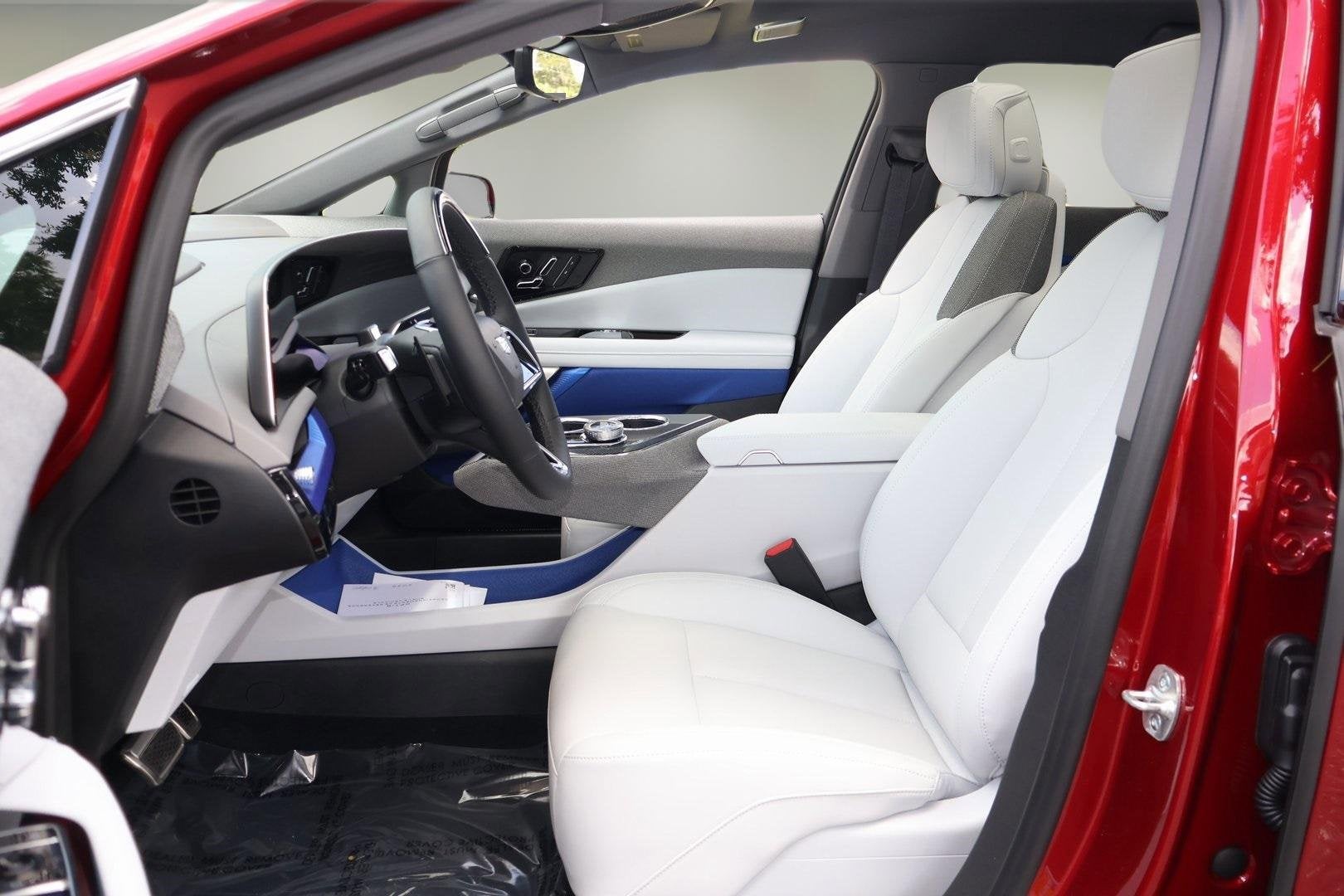 2025 Cadillac OPTIQ Luxury 1