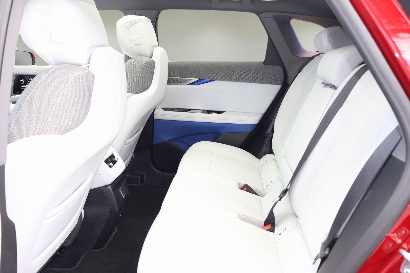 2025 Cadillac OPTIQ Luxury 1