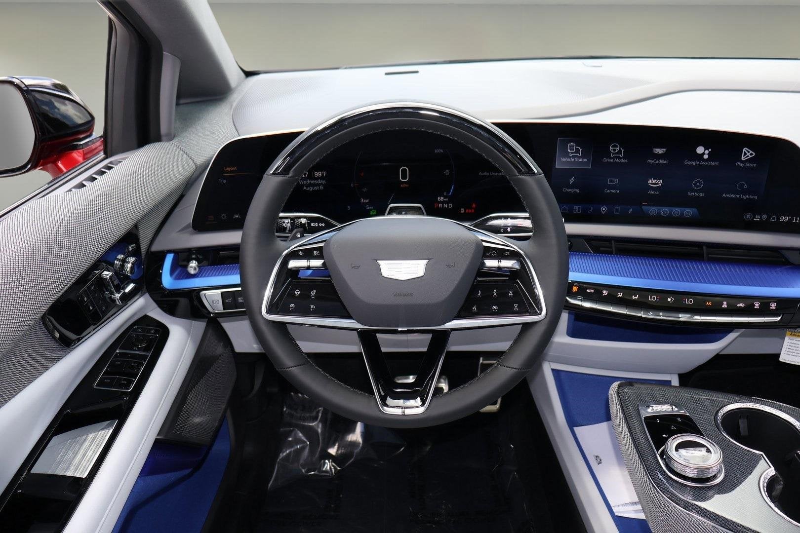 2025 Cadillac OPTIQ Luxury 1
