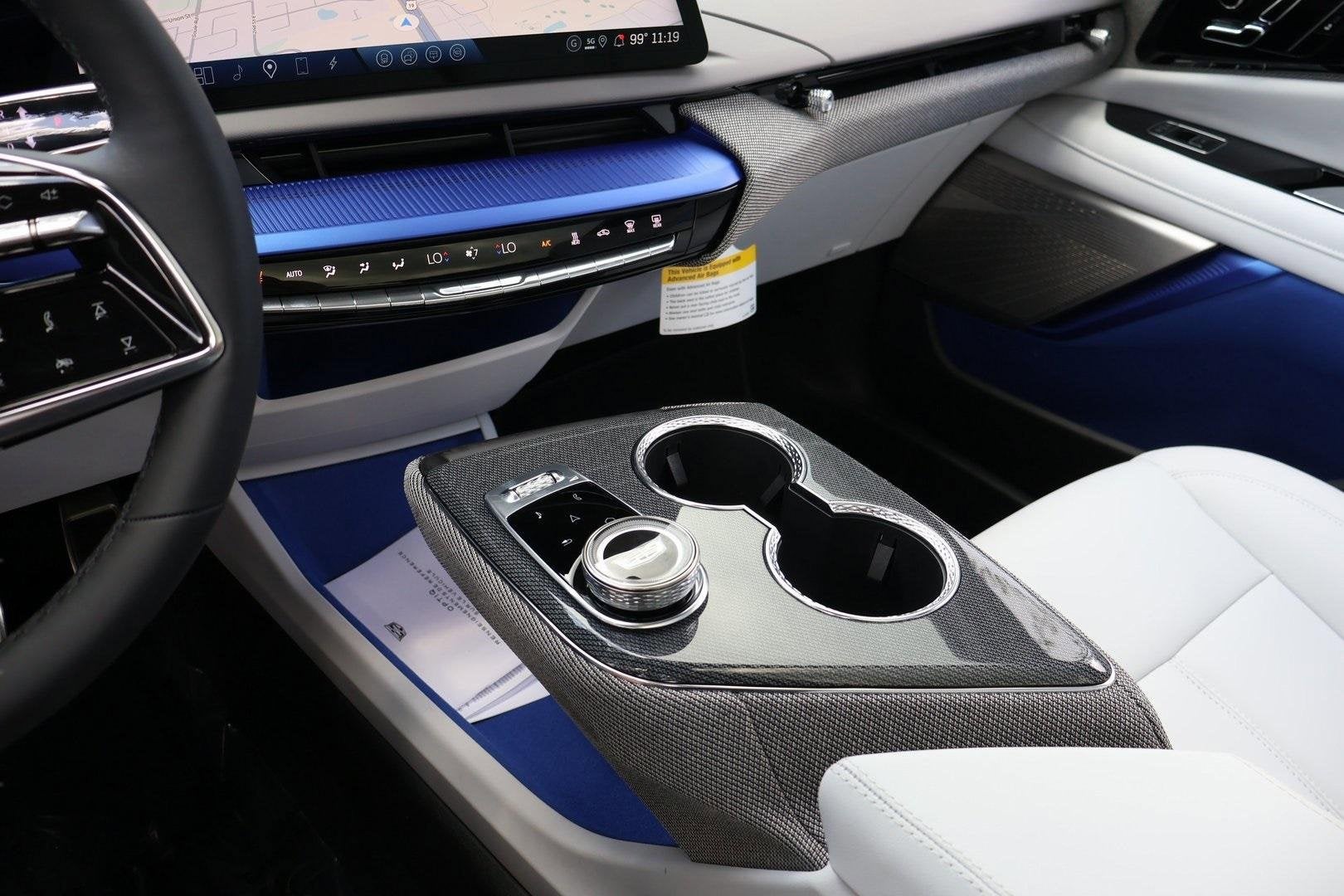 2025 Cadillac OPTIQ Luxury 1