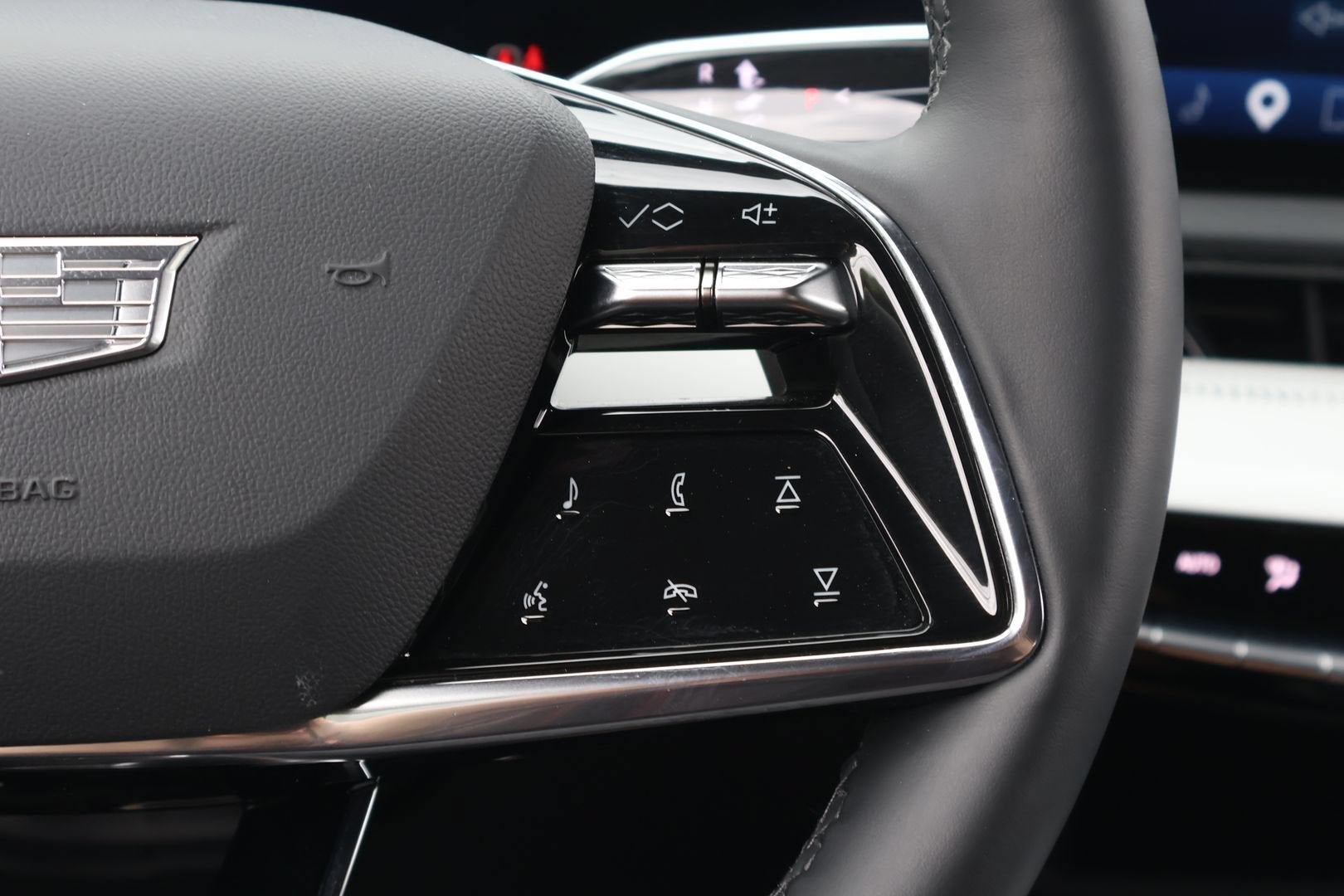 2025 Cadillac OPTIQ Luxury 2