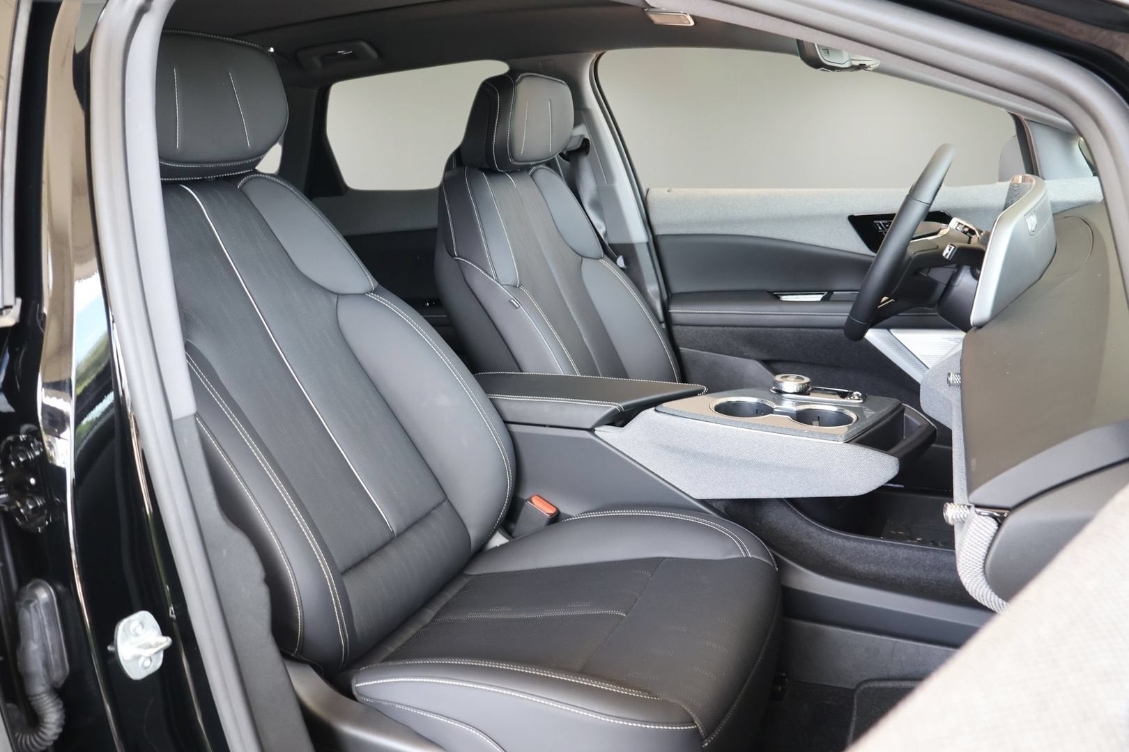 2025 Cadillac OPTIQ Luxury 2