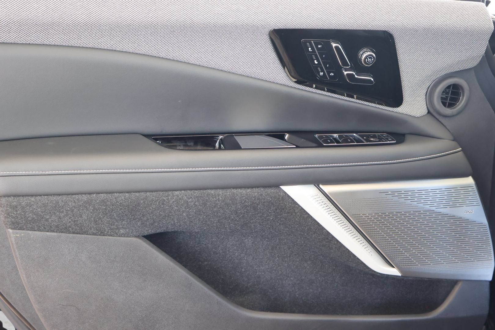 2025 Cadillac OPTIQ Luxury 2