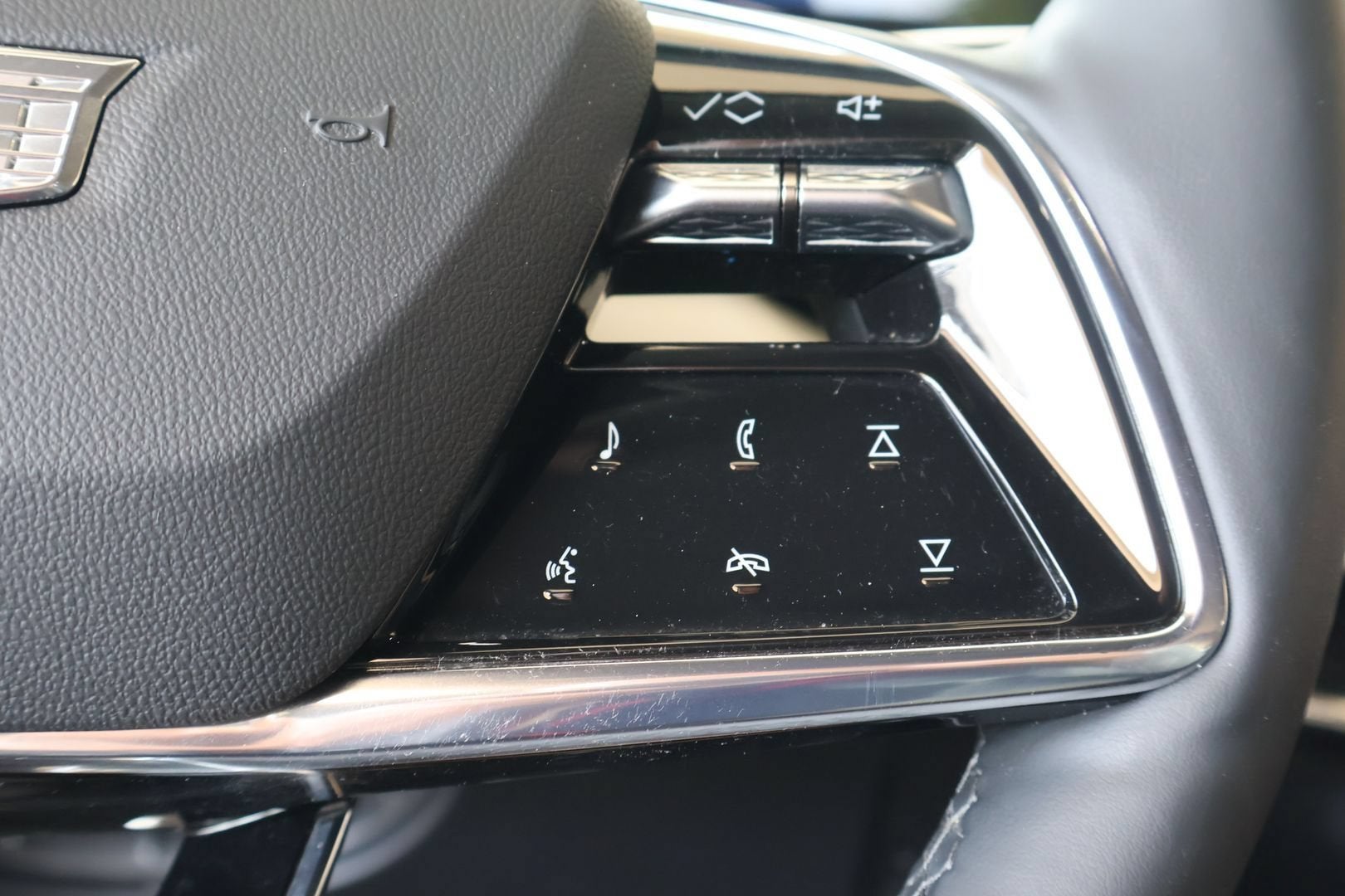 2025 Cadillac OPTIQ Sport 2