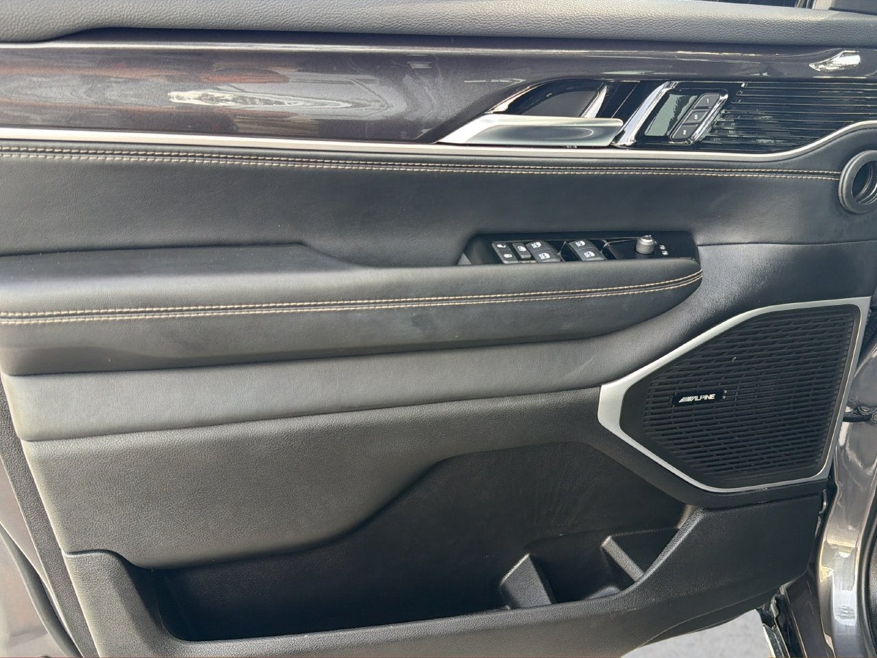2024 Jeep Wagoneer BASE