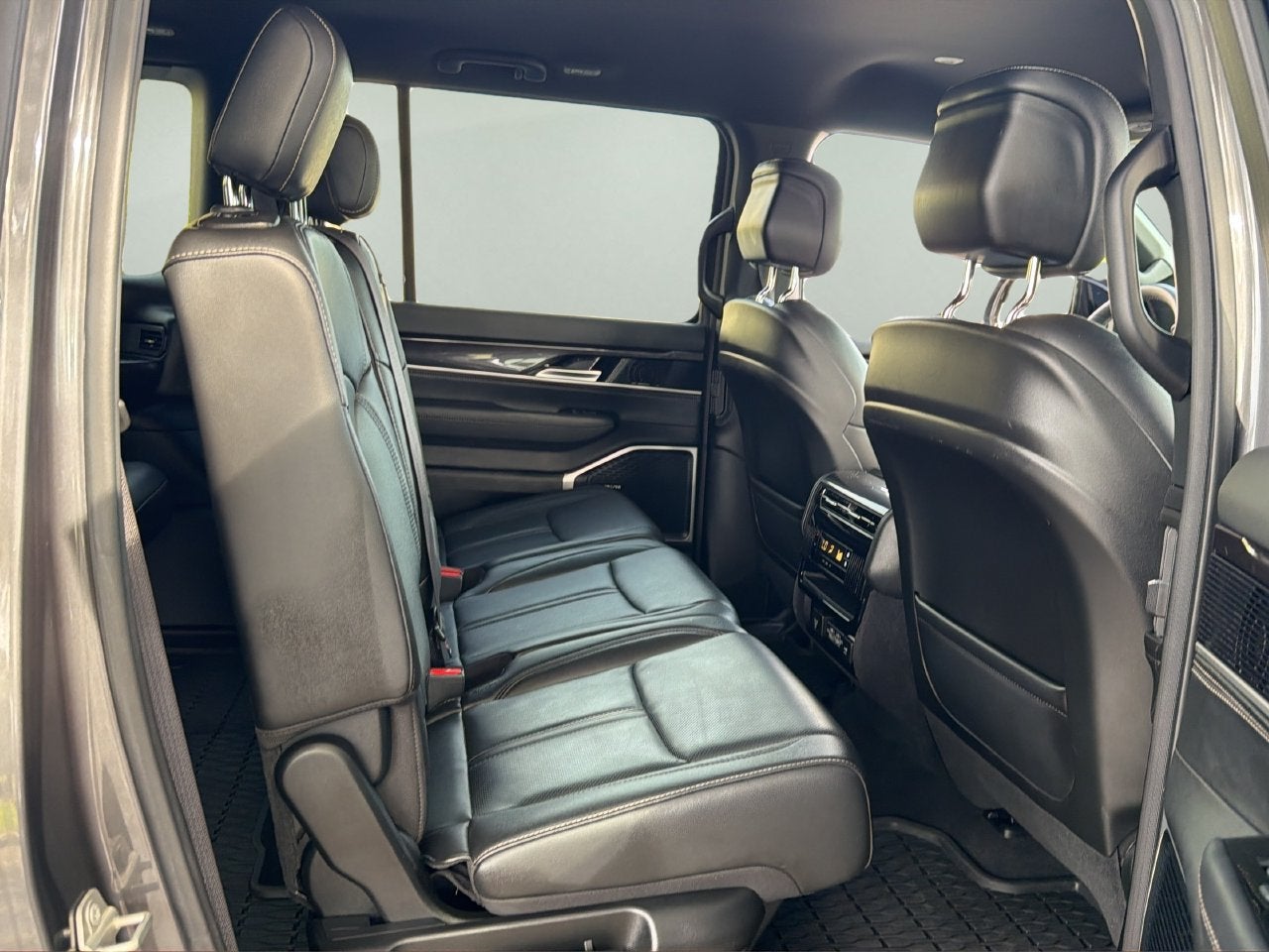2024 Jeep Wagoneer BASE