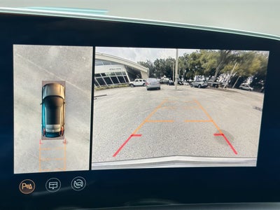 2024 Cadillac LYRIQ Luxury 2