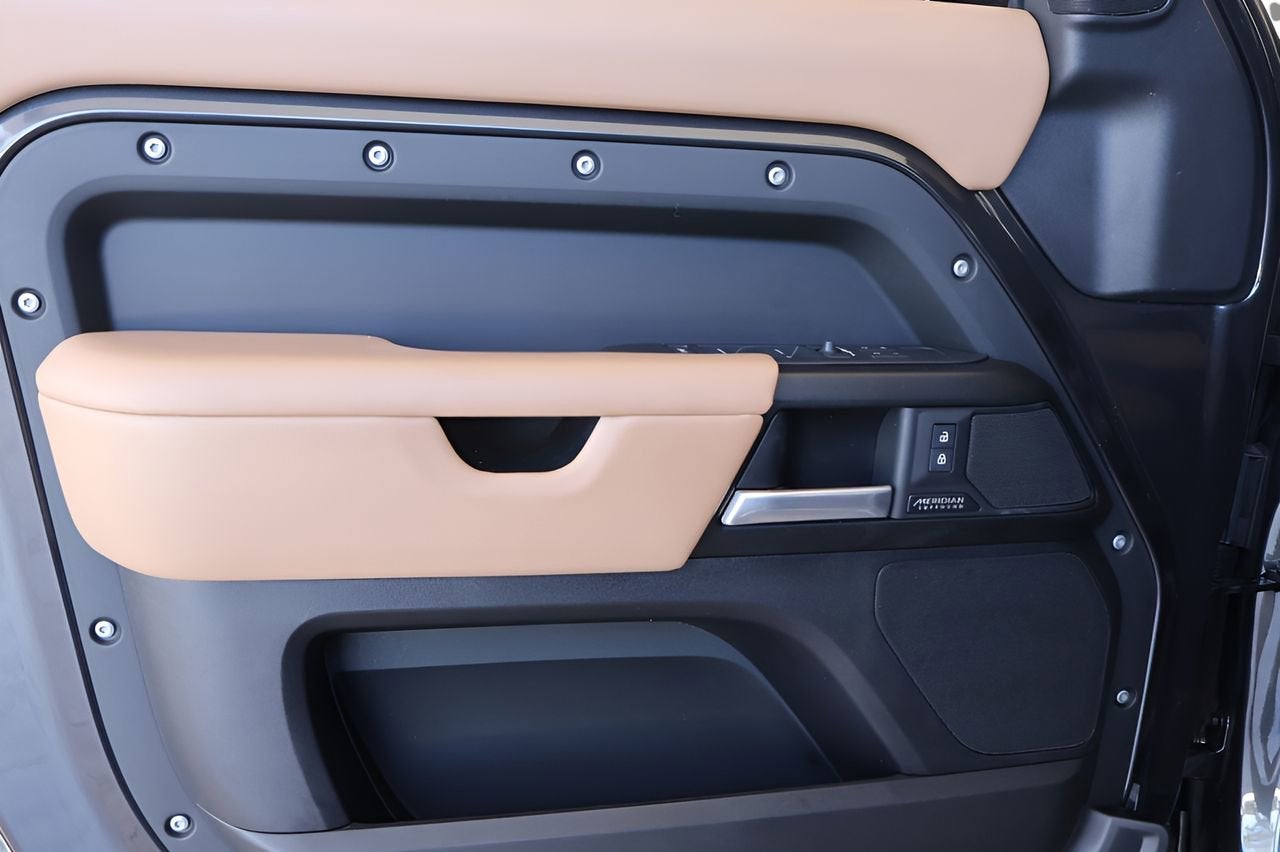 2025 Land Rover Defender V8