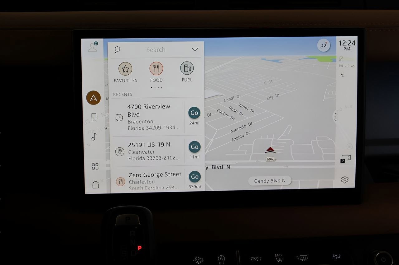 2025 Land Rover Defender V8