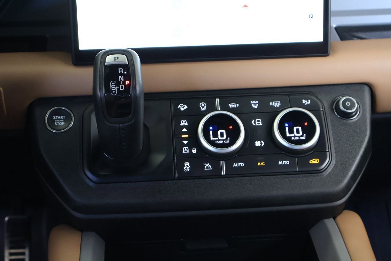 2025 Land Rover Defender V8