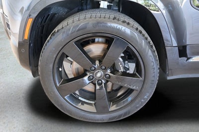 2025 Land Rover Defender V8