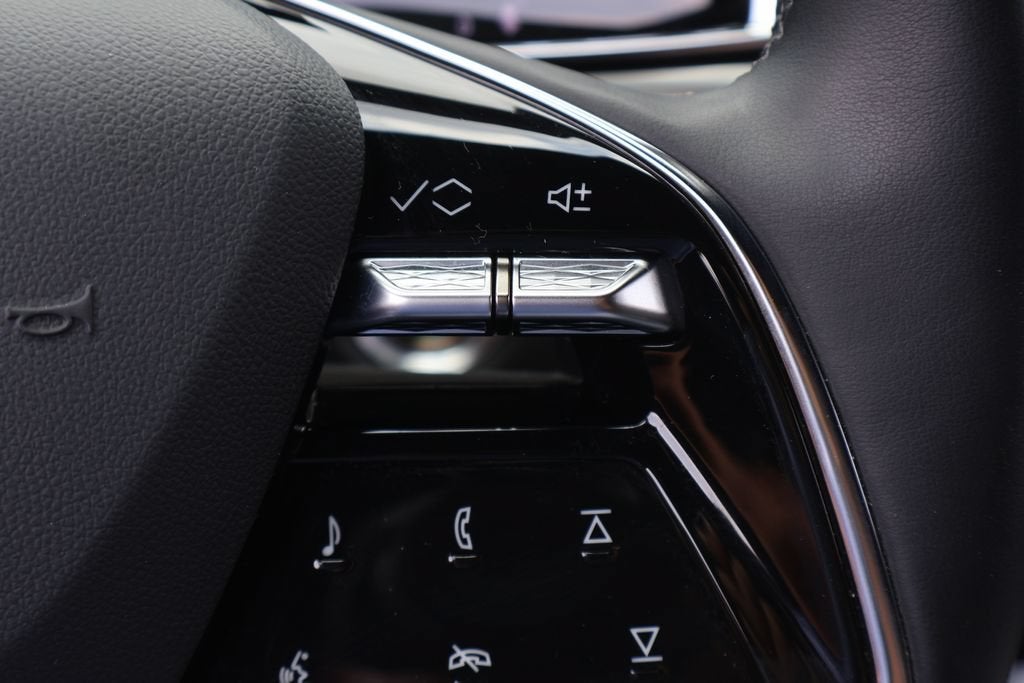 2024 Cadillac LYRIQ Luxury 1