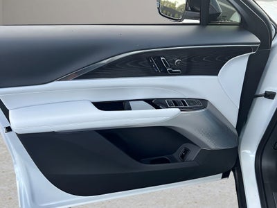 2024 Cadillac LYRIQ Luxury 2