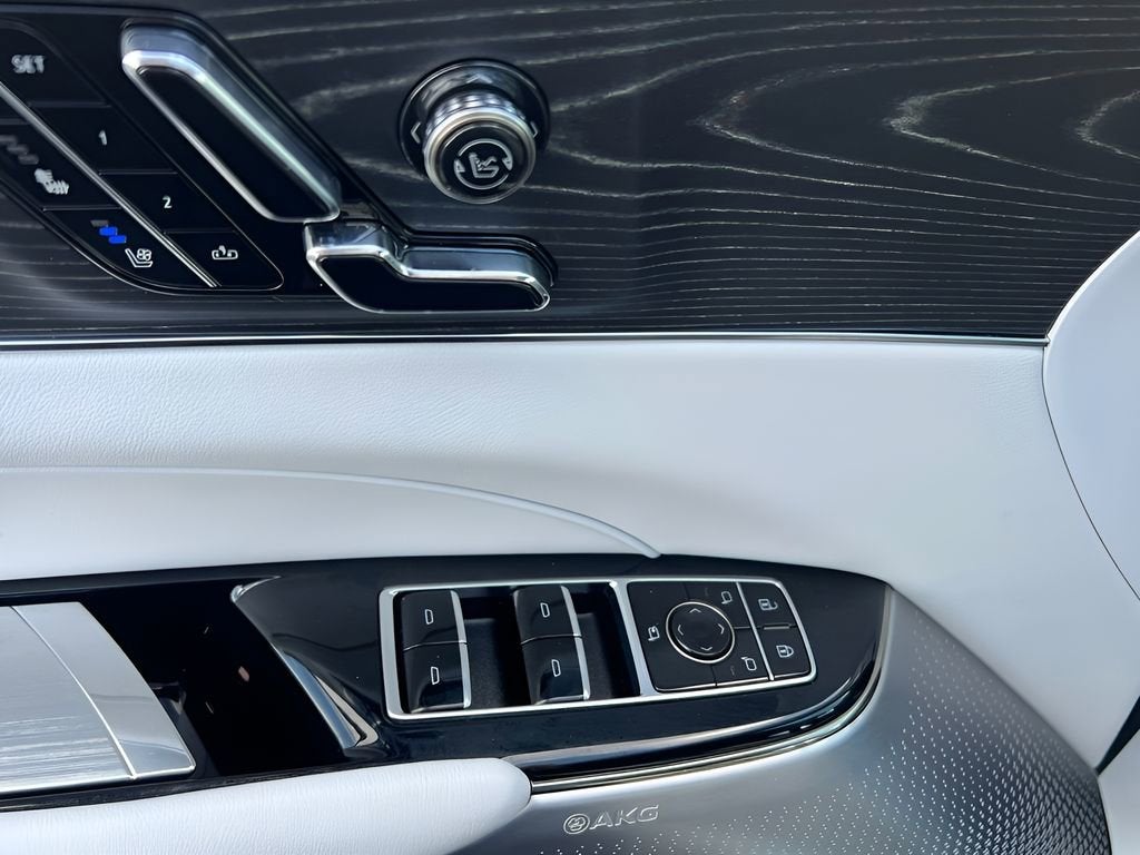 2024 Cadillac LYRIQ Luxury 2