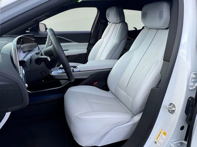 2024 Cadillac LYRIQ Luxury 2