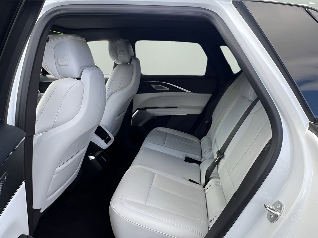 2024 Cadillac LYRIQ Luxury 2