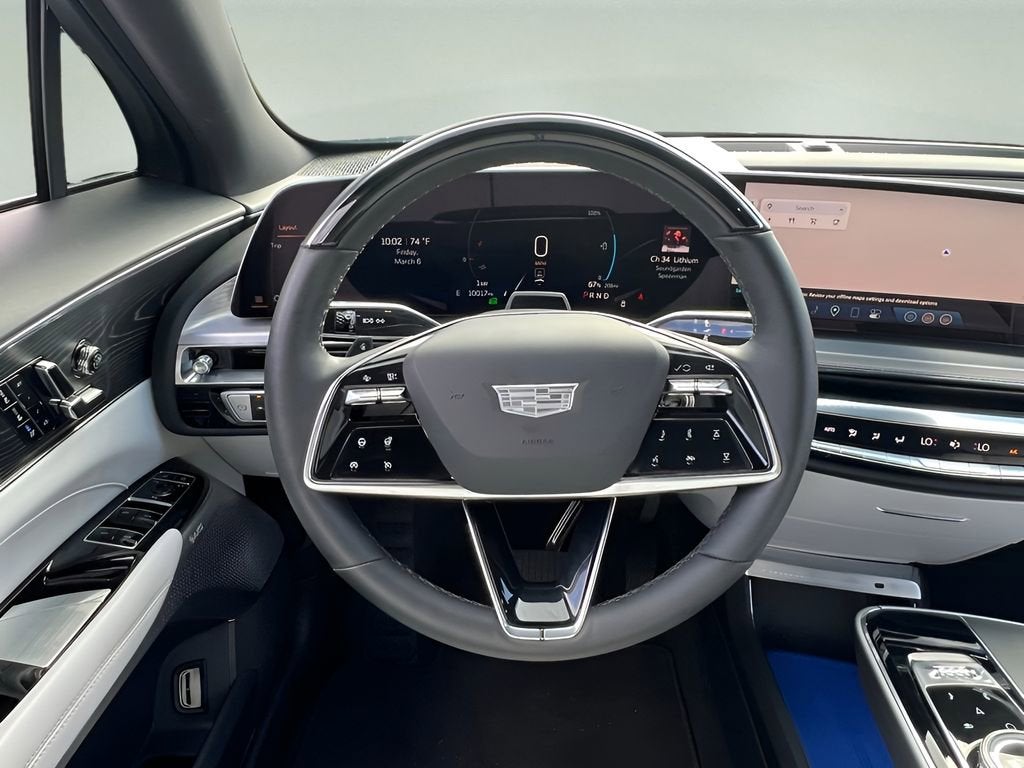 2024 Cadillac LYRIQ Luxury 2