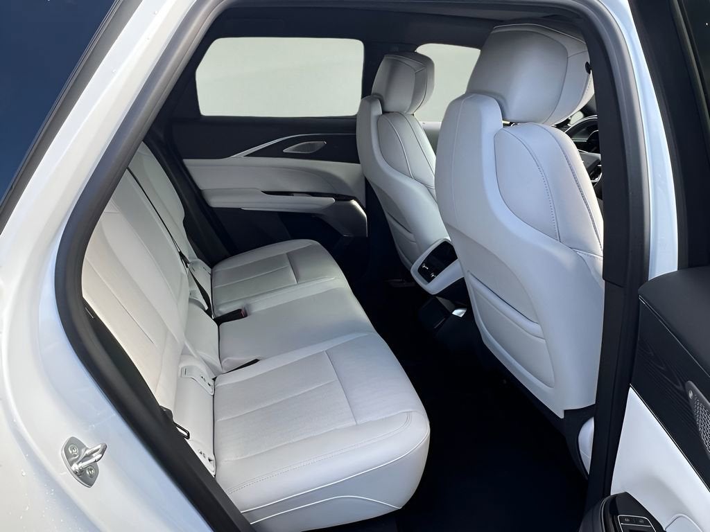 2024 Cadillac LYRIQ Luxury 2