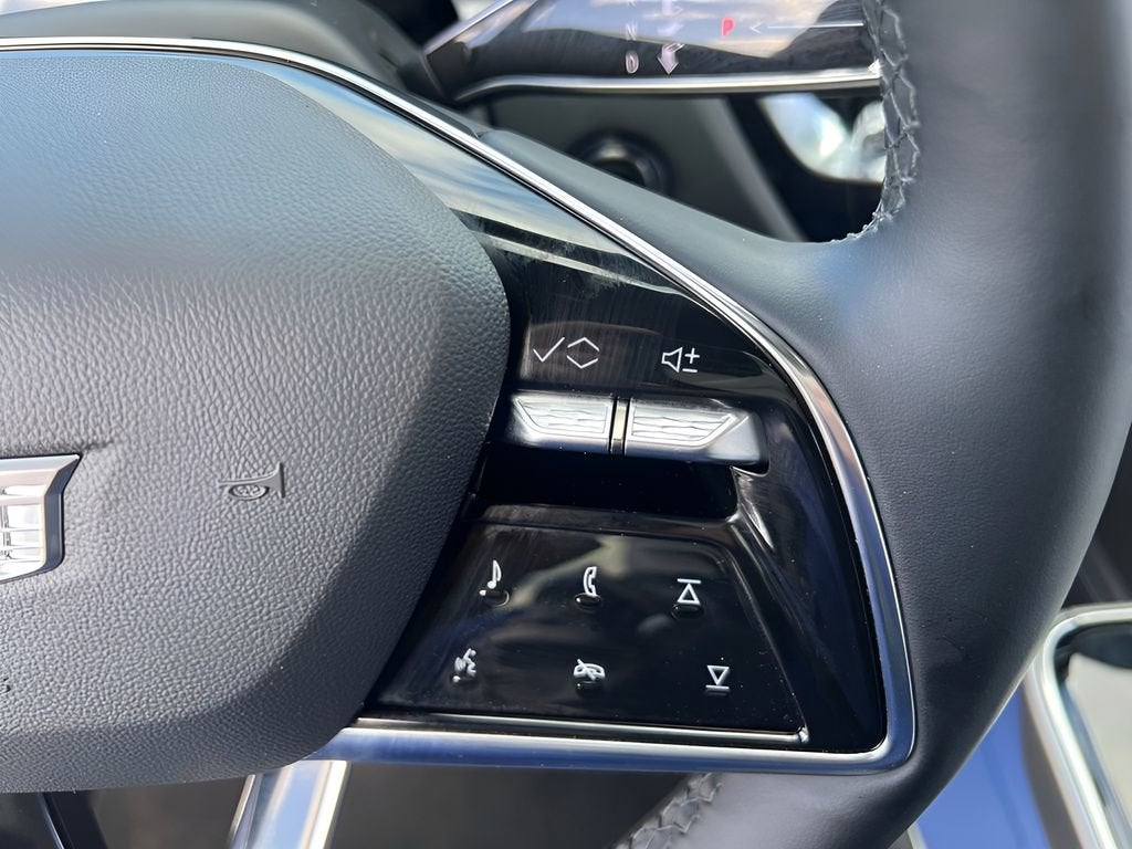 2024 Cadillac LYRIQ Luxury 2