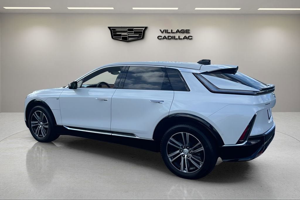 2024 Cadillac LYRIQ Luxury 2