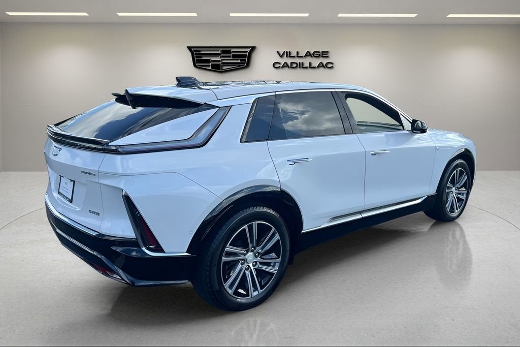 2024 Cadillac LYRIQ Luxury 2