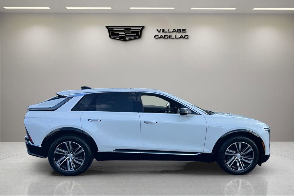 2024 Cadillac LYRIQ Luxury 2