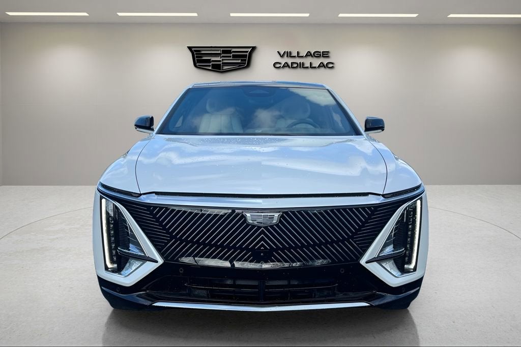 2024 Cadillac LYRIQ Luxury 2