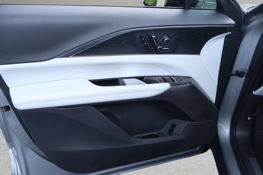 2025 Cadillac LYRIQ Sport 1