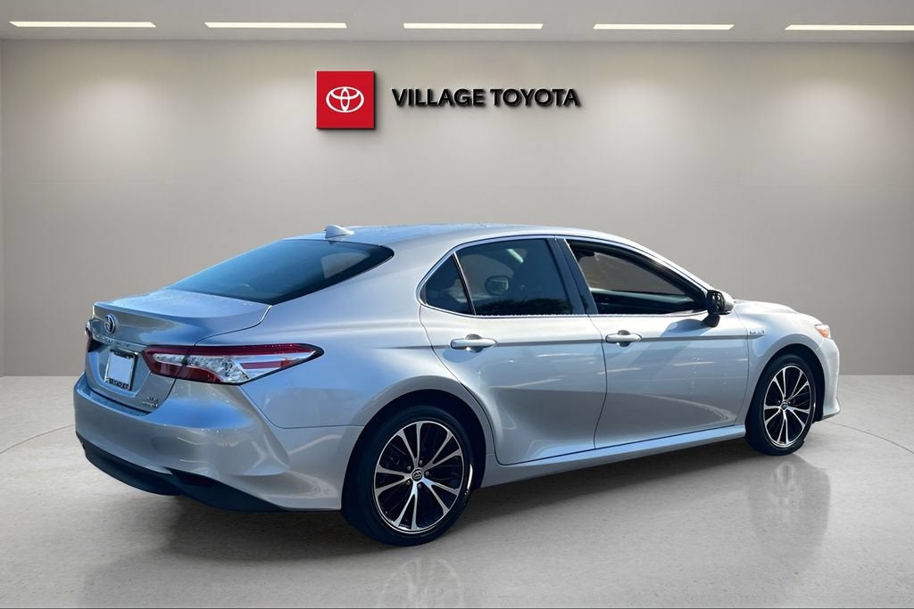 2020 Toyota Camry Hybrid XLE