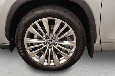 2024 Toyota Highlander Hybrid Platinum