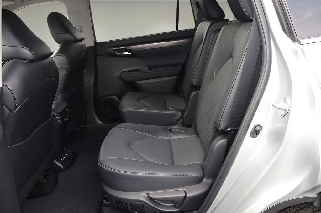 2024 Toyota Highlander Hybrid Platinum