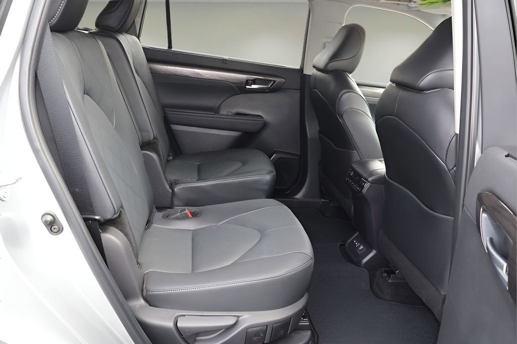 2024 Toyota Highlander Hybrid Platinum