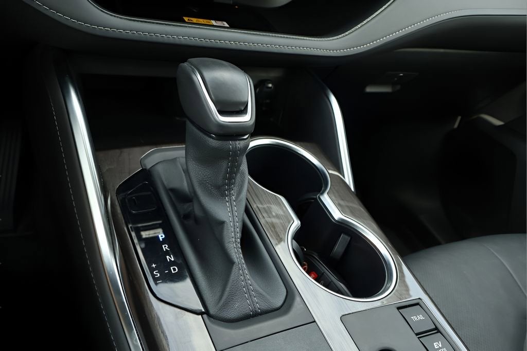 2024 Toyota Highlander Hybrid Platinum